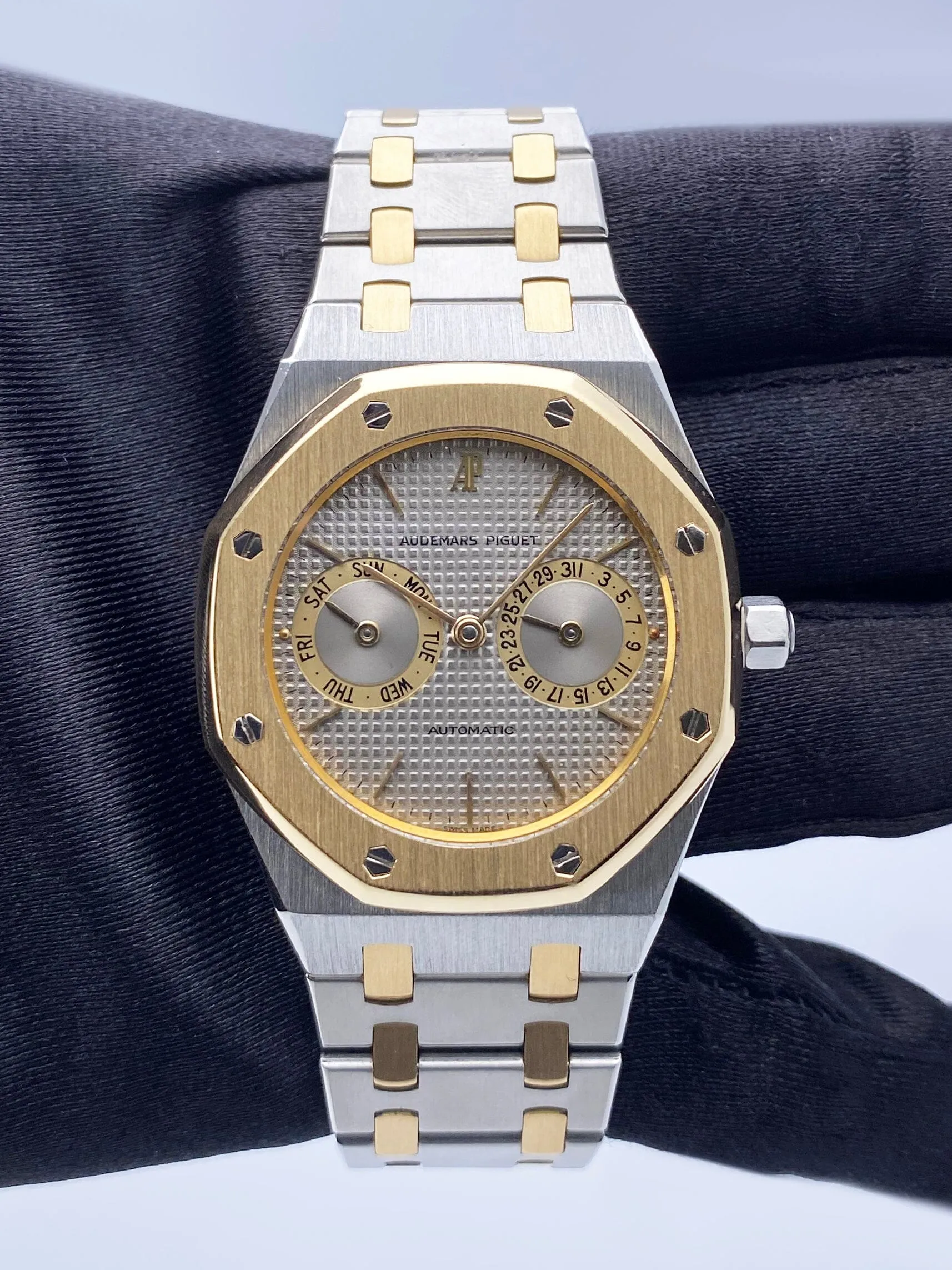 Audemars Piguet Royal Oak Day-Date 25572SA Mens Watch