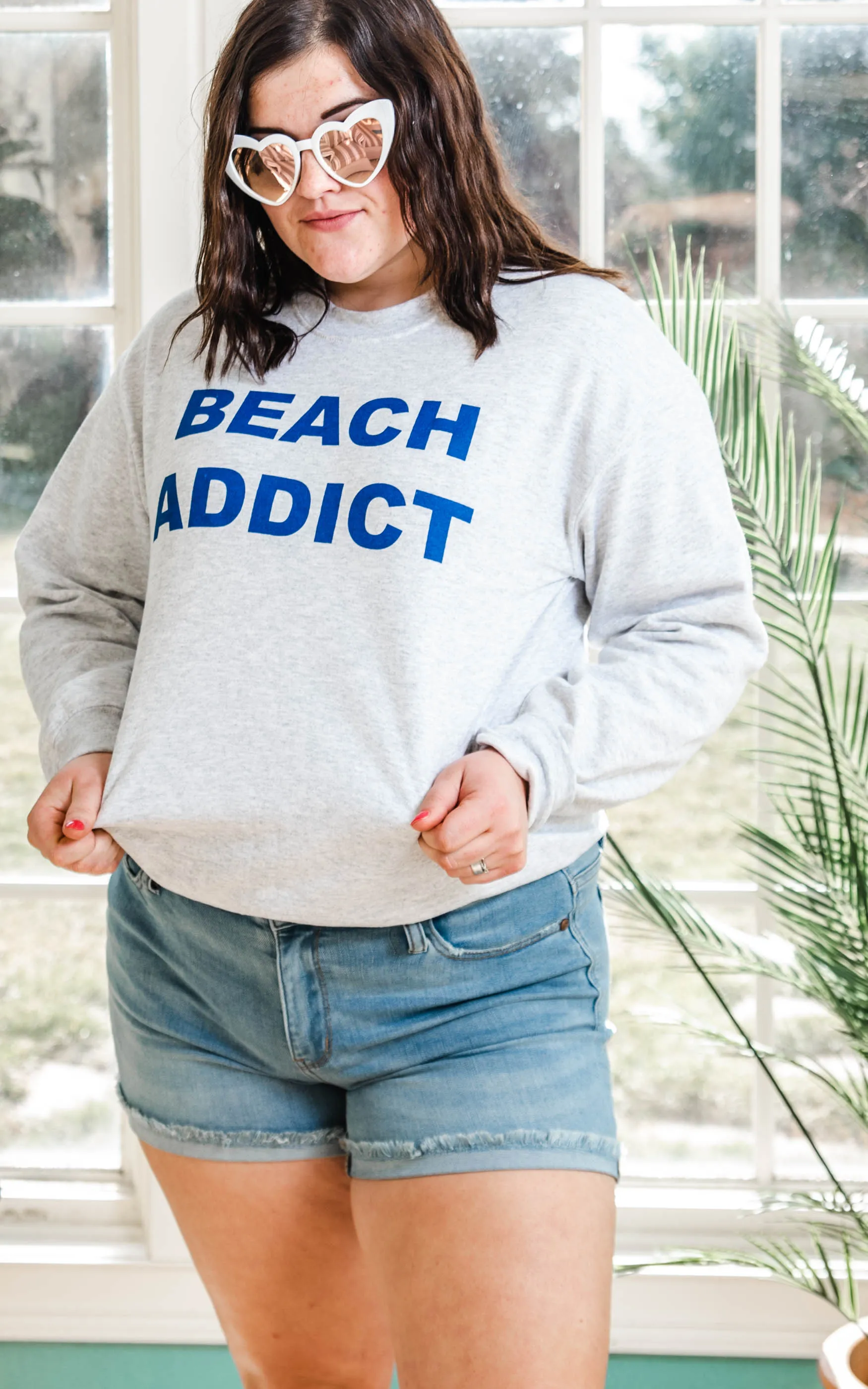 Beach Addict Sweatshirt - Heather Gray